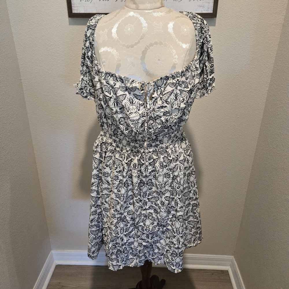 Plus Smocked Square Neck Floral Mini Dress — Black & White - Picture 4 of 11